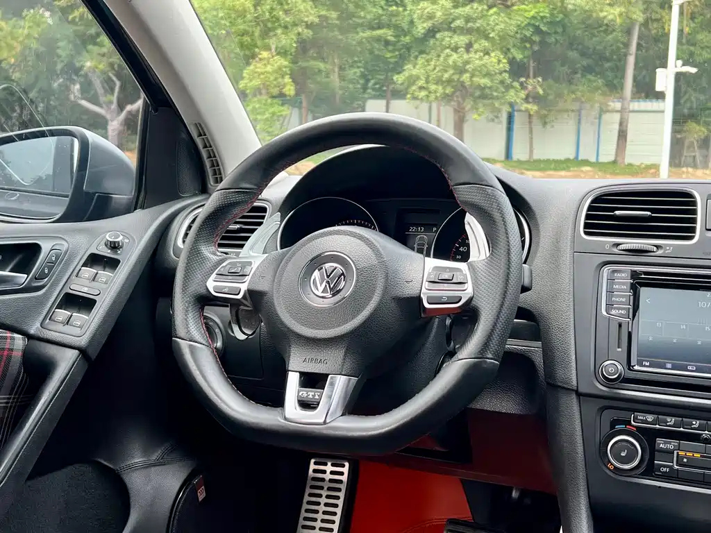 VOLKSWAGEN GOLF GTI 2011