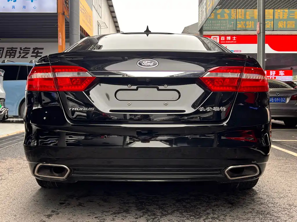 FORD TAURUS 2018