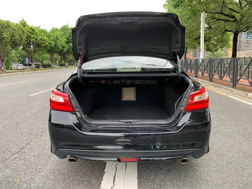 NISSAN TEANA 2016