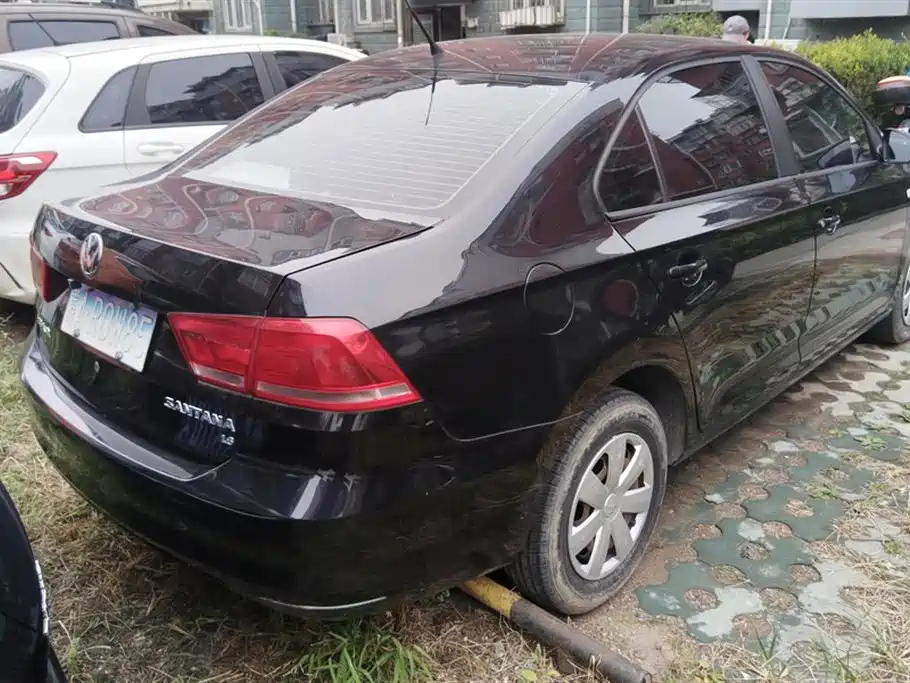 VOLKSWAGEN SANTANA 2015