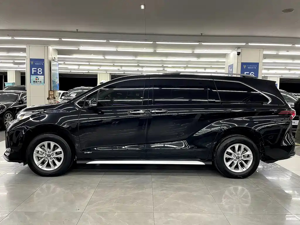 TOYOTA GRANVIA 2024