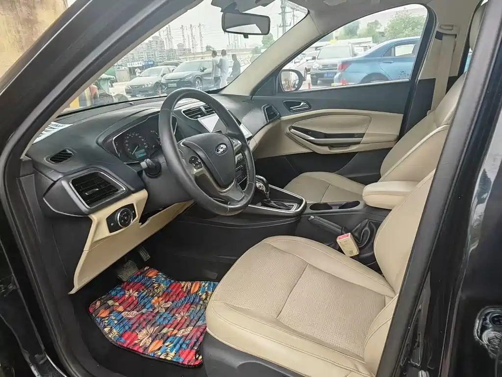 FORD ESCORT 2015