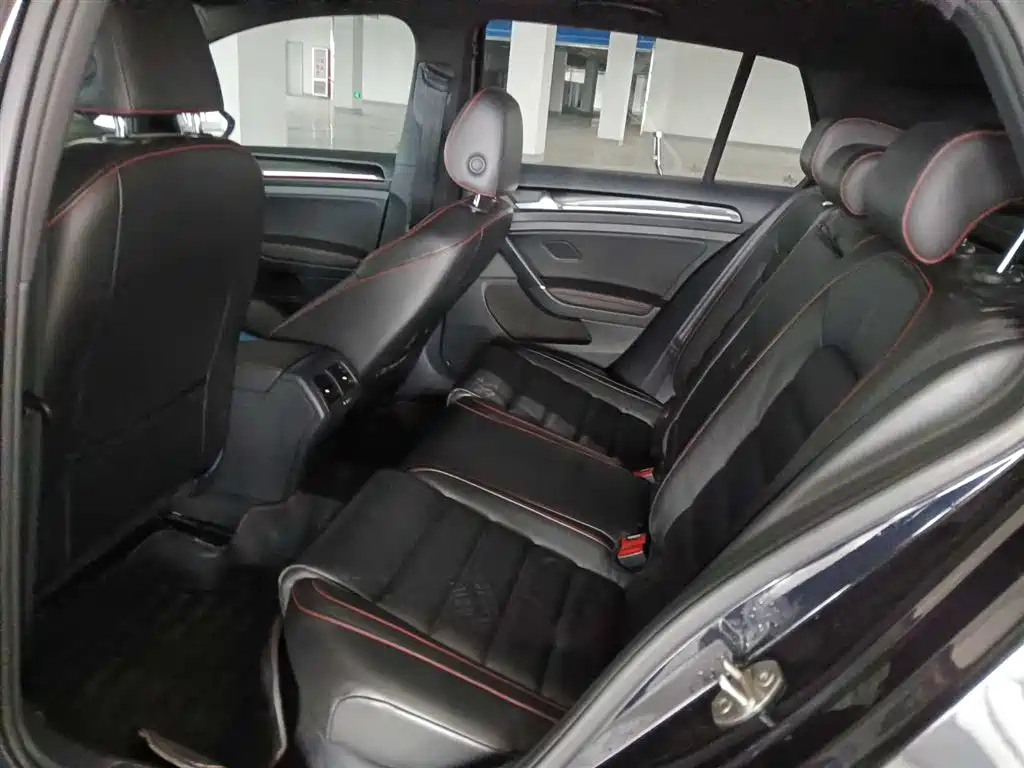 VOLKSWAGEN GOLF GTI 2016