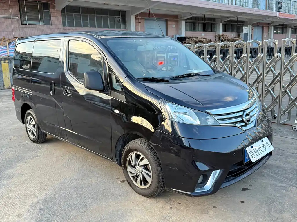 NISSAN NV200 2018