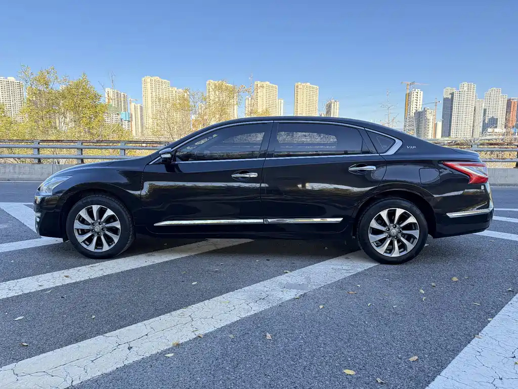 NISSAN TEANA 2015