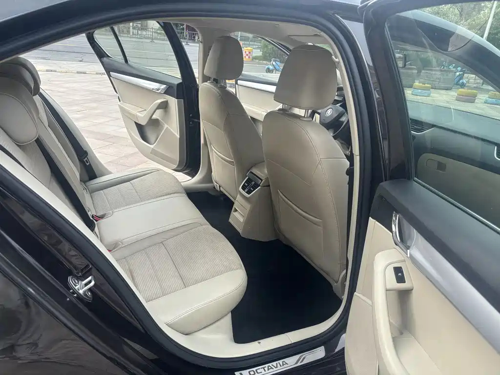 SKODA OCTAVIA 2015