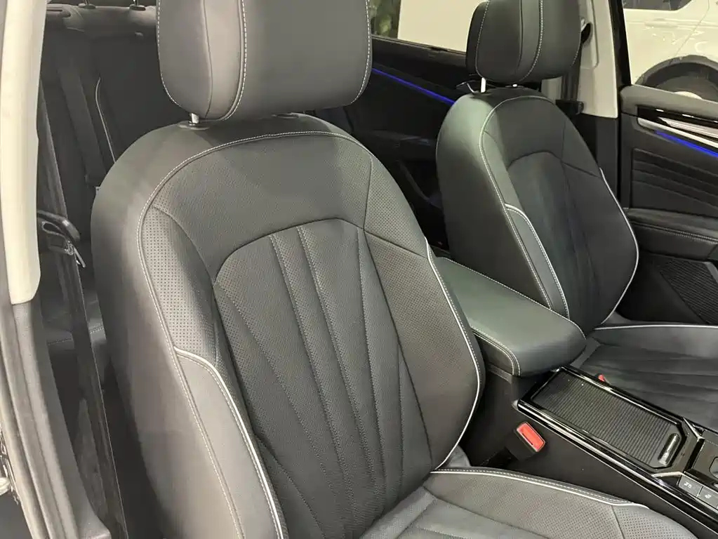 VOLKSWAGEN PASSAT 2024