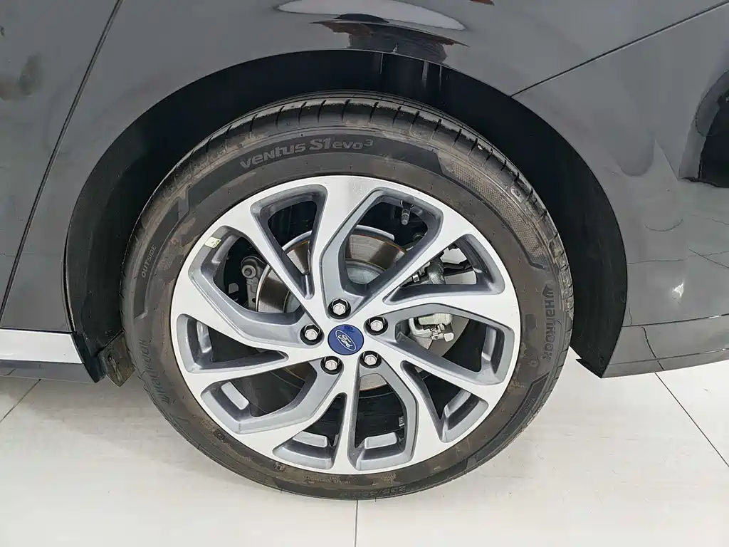 FORD MONDEO 2025