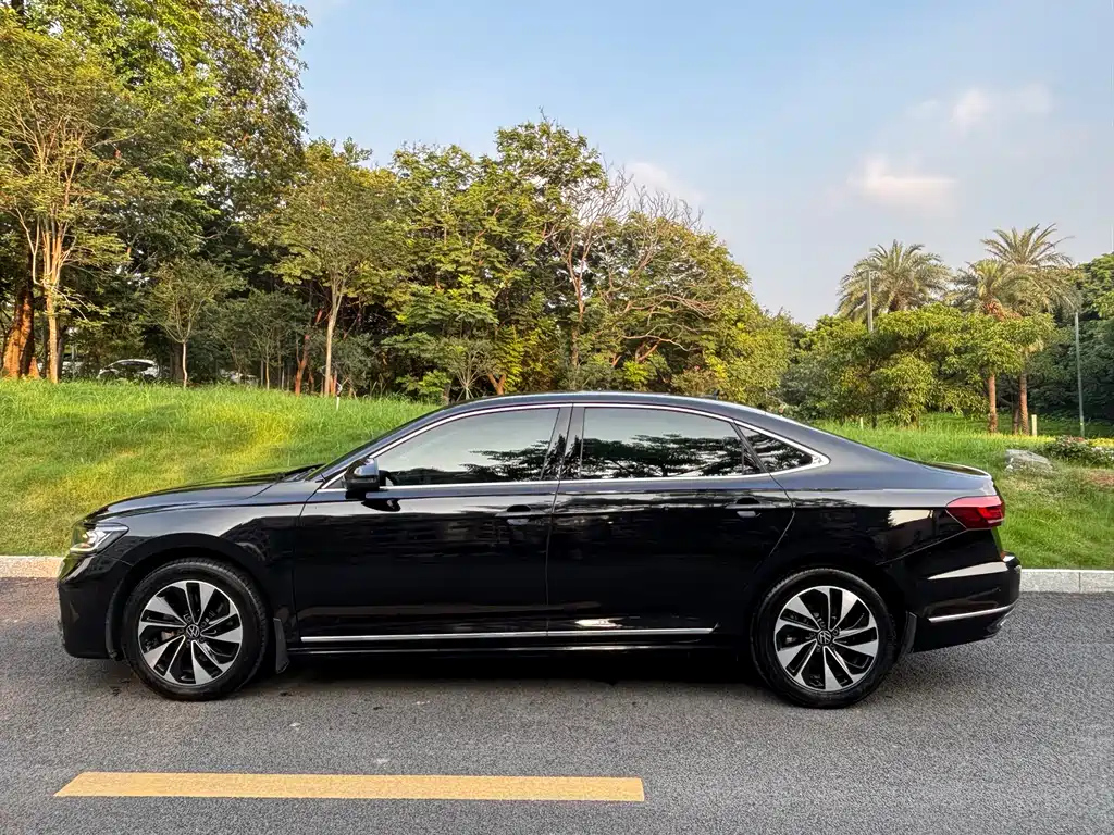 VOLKSWAGEN PASSAT 2022