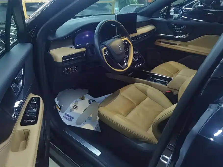 LINCOLN ADVENTURER 2022
