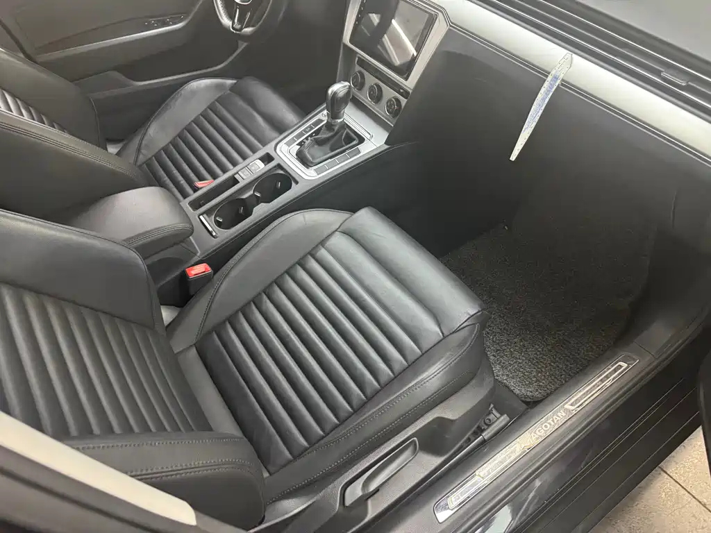 VOLKSWAGEN MAGOTAN 2019