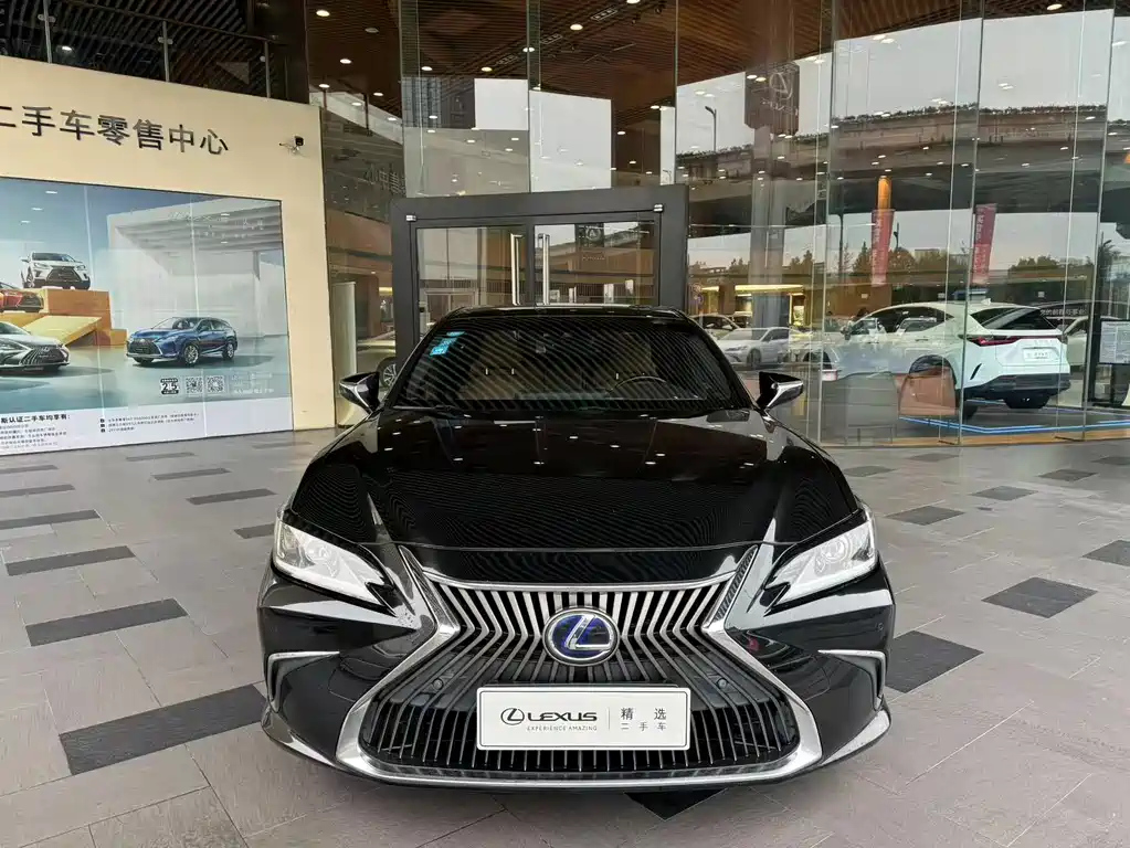 LEXUS ES 2018