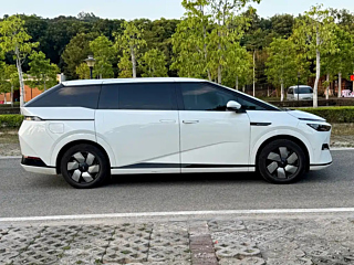 XPENG MOTORS X9  2024 YEAR 640 4WD MAX 2024