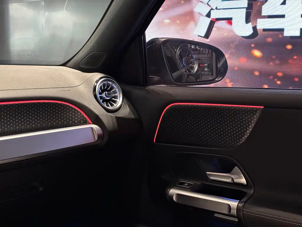 MERCEDES BENZ GLB 2024