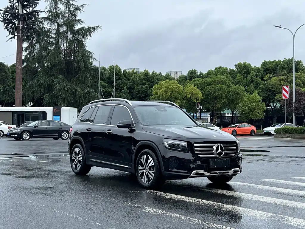 MERCEDES BENZ GLB 2024