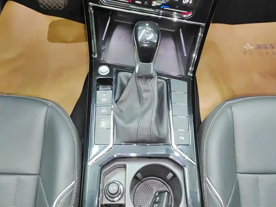 VOLKSWAGEN PASSAT 2023