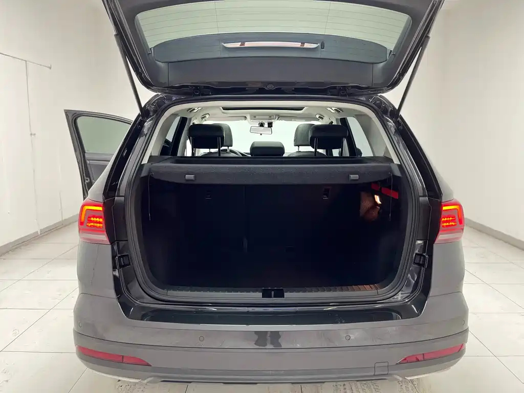 VOLKSWAGEN THARU 2022