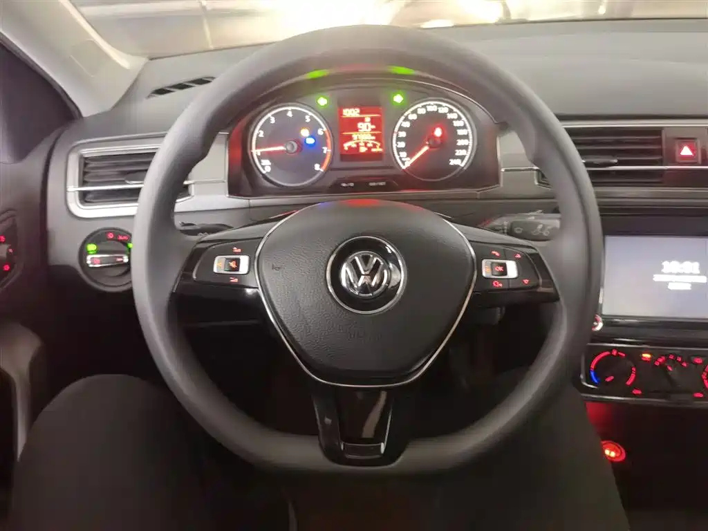 VOLKSWAGEN SANTANA 2017