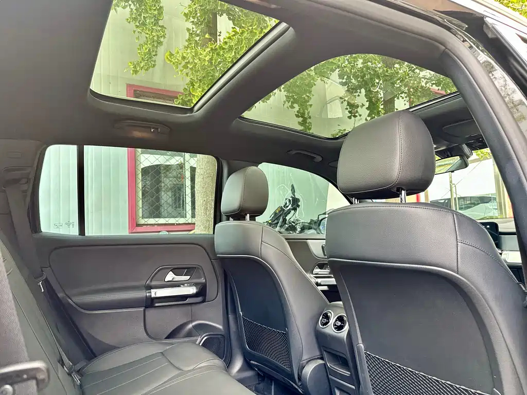 MERCEDES BENZ GLB 2023