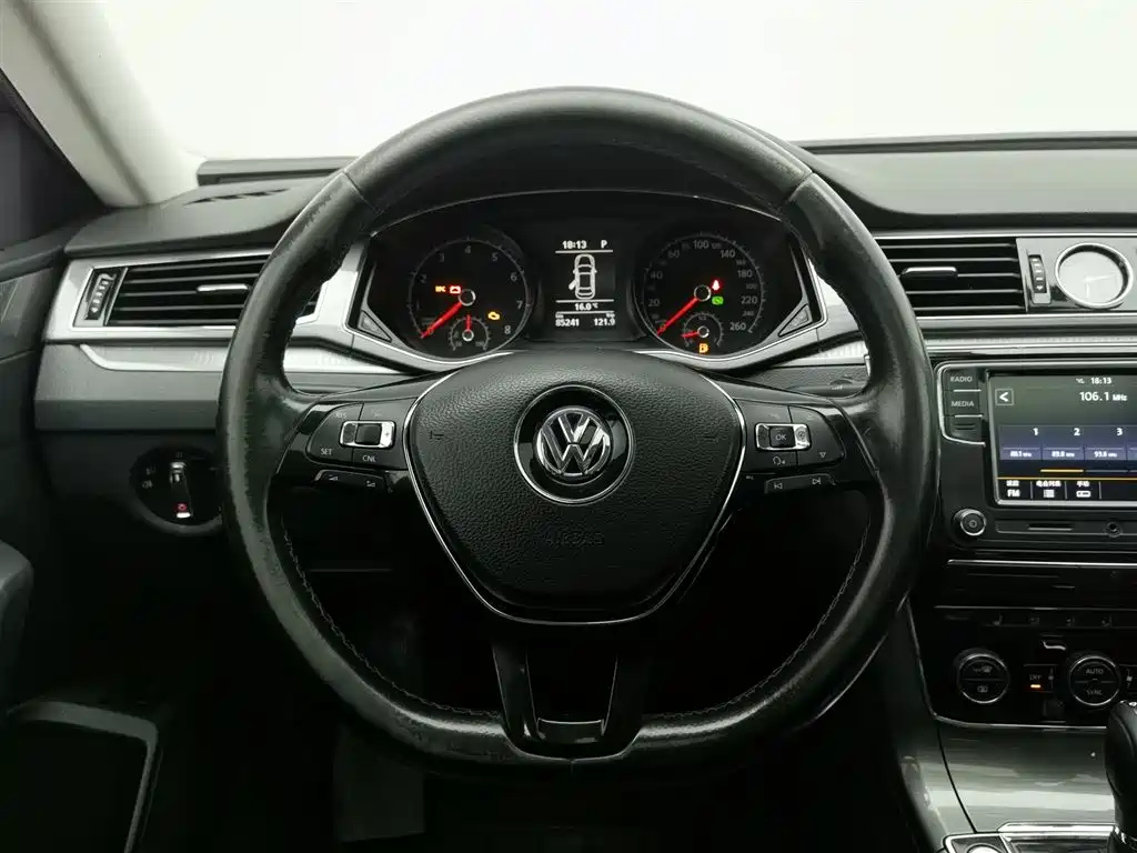 VOLKSWAGEN PASSAT 2018