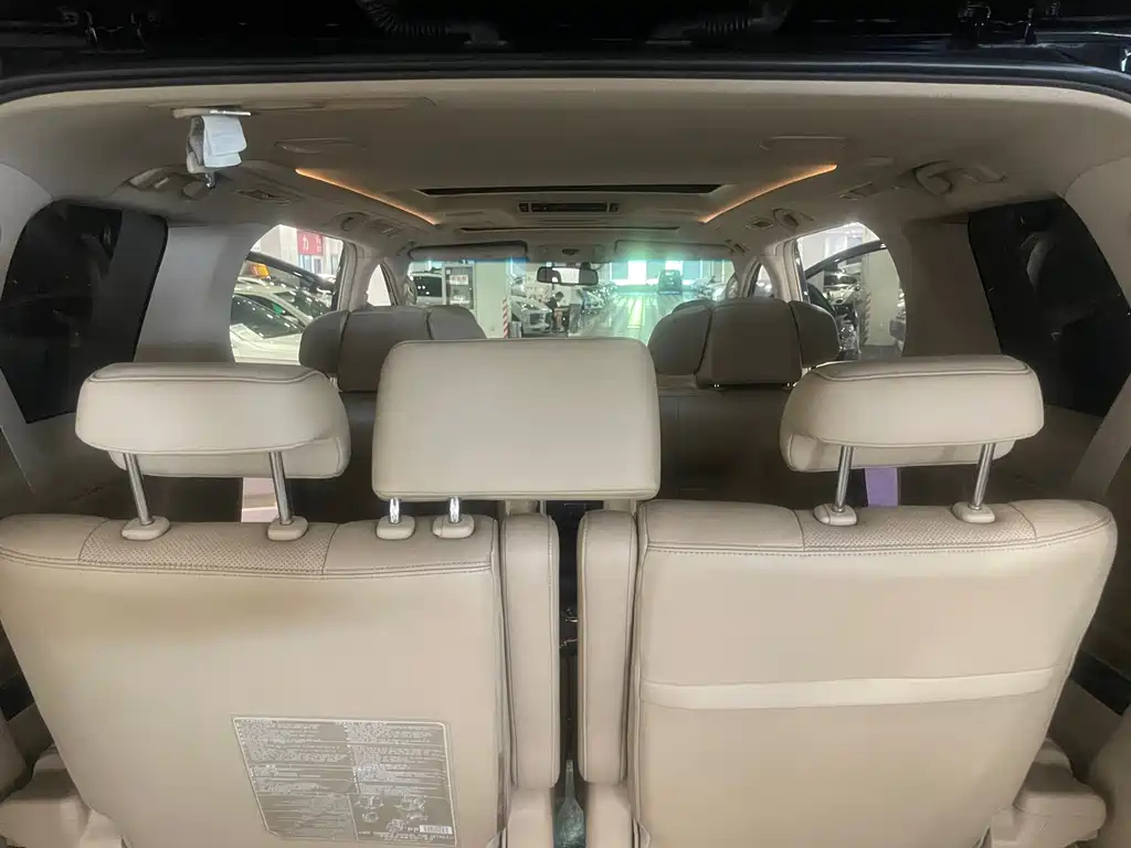 TOYOTA ALPHARD 2012