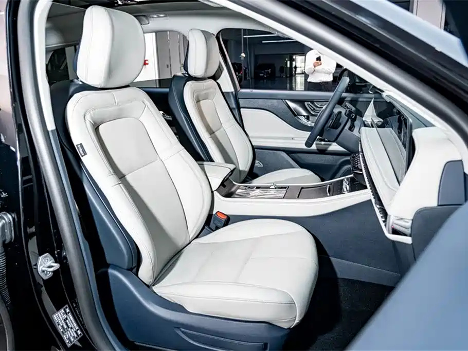 LINCOLN ADVENTURER 2024