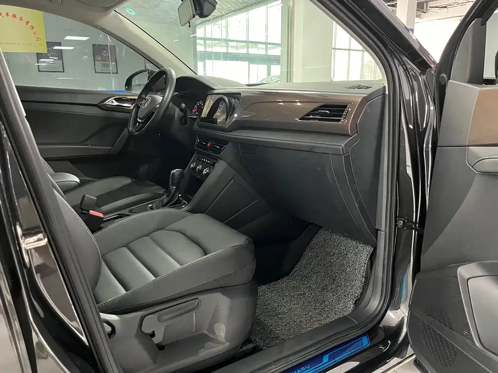 VOLKSWAGEN THARU 2021