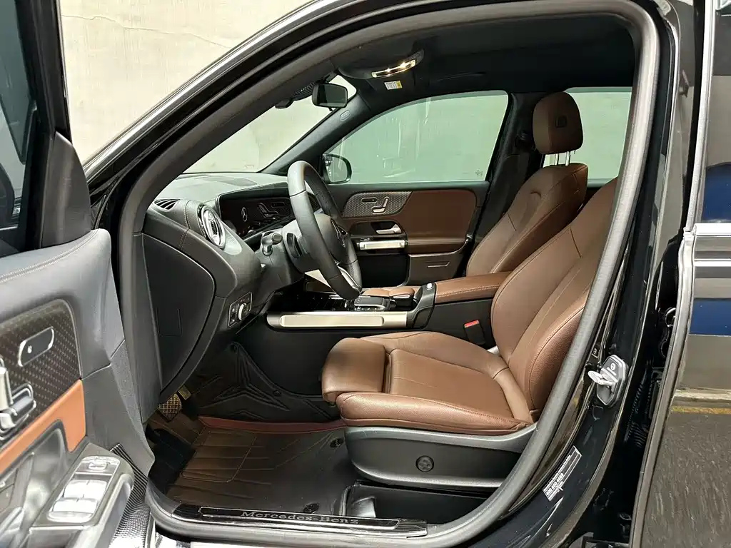 MERCEDES BENZ GLB 2024