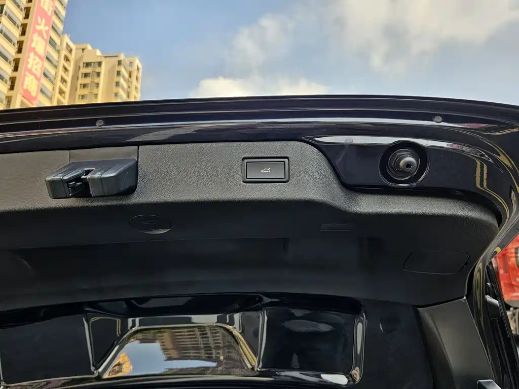 VOLKSWAGEN PASSAT 2024