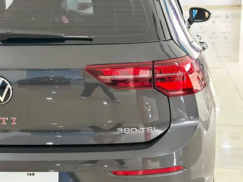 VOLKSWAGEN GOLF GTI 2024