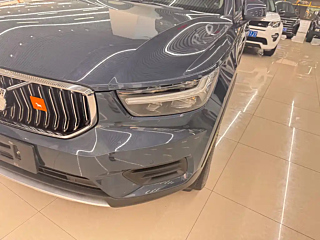 VOLVO XC40  2022