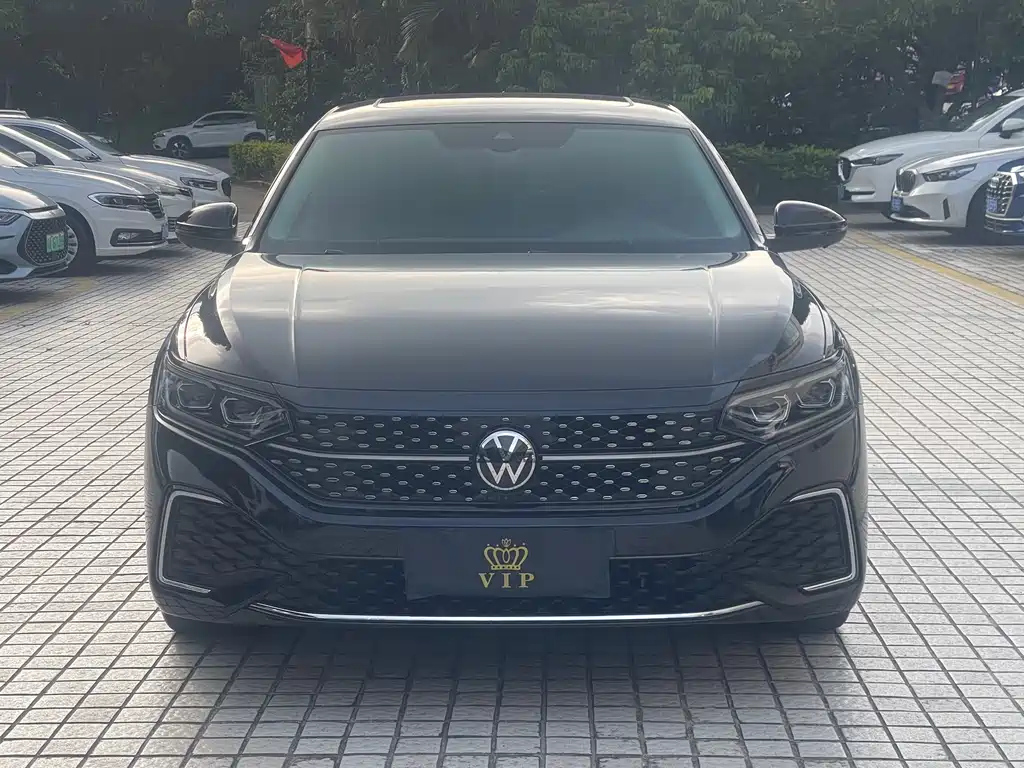 VOLKSWAGEN PASSAT 2023