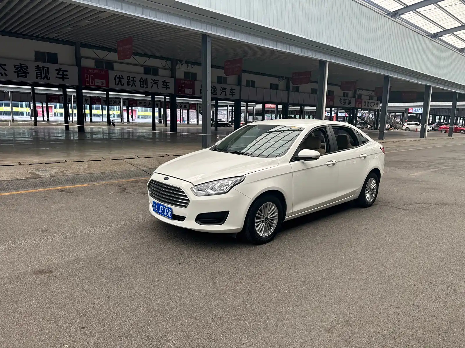 FORD ESCORT 2017