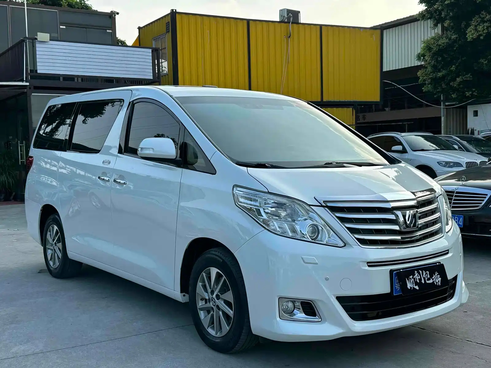 TOYOTA ALPHARD 2012