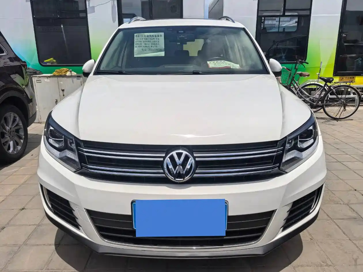 VOLKSWAGEN TIGUAN 2015
