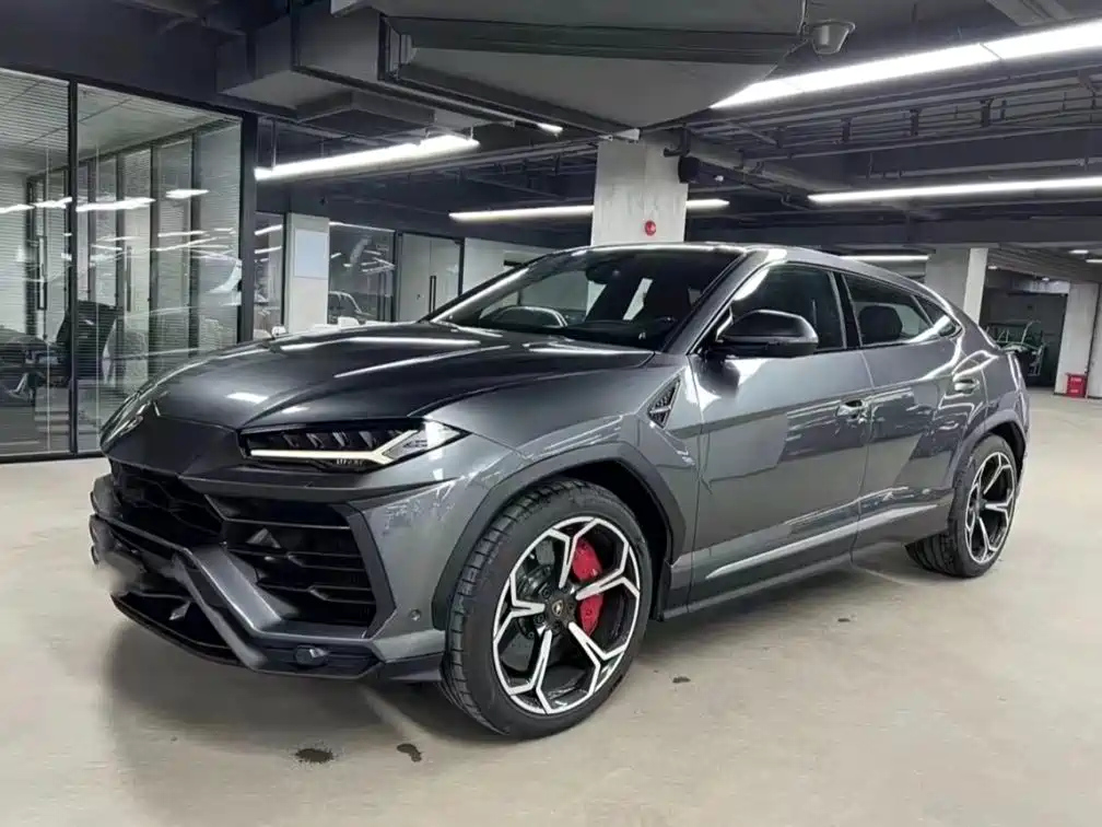 LAMBORGHINI URUS 2018