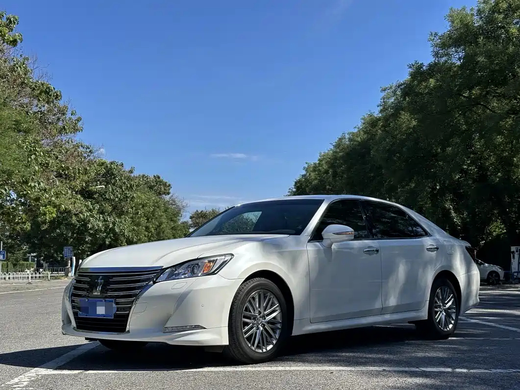 TOYOTA CROWN 2015