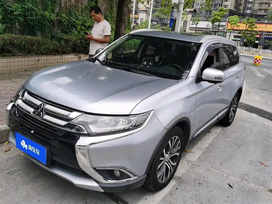 MITSUBISHI OUTLANDER 2018