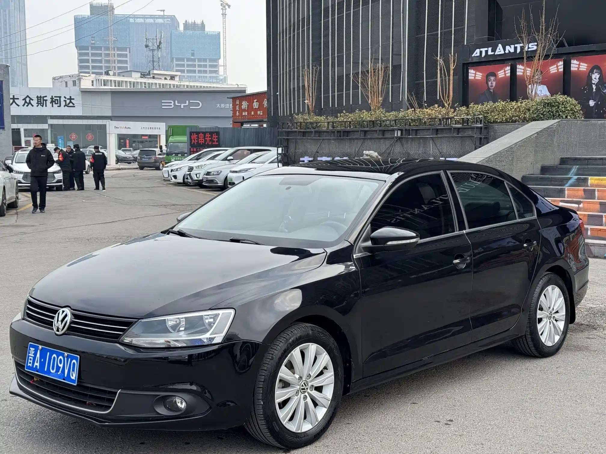 VOLKSWAGEN SAGITAR 2014