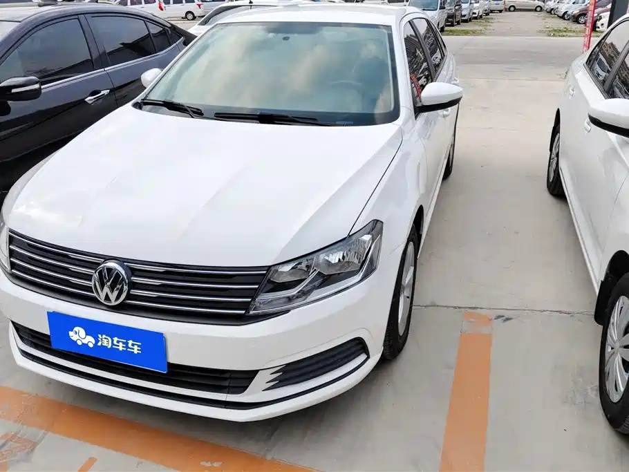 VOLKSWAGEN LAVIDA 2015