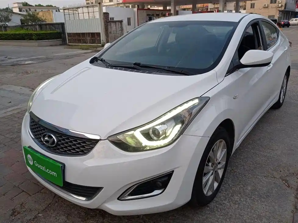 HYUNDAI ELANTRA 2016