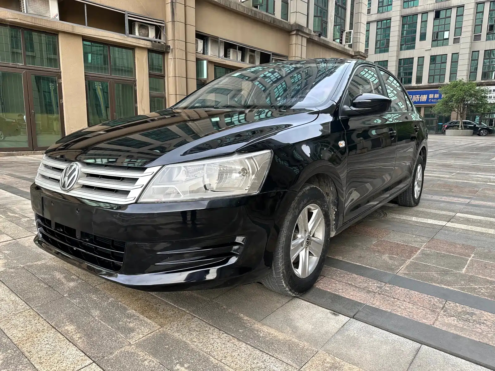 VOLKSWAGEN SANTANA 2015