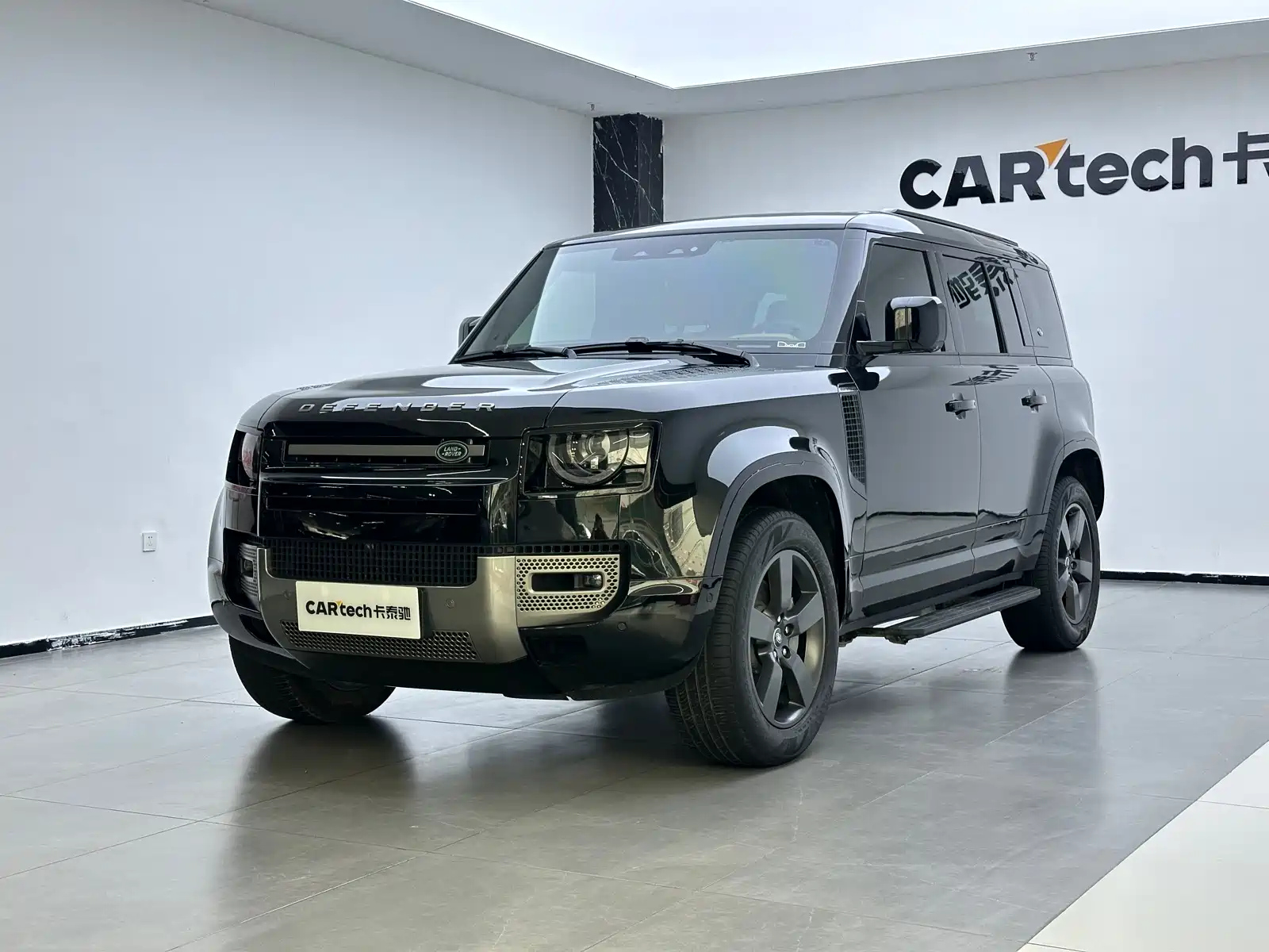 LAND ROVER DEFENDER 2024