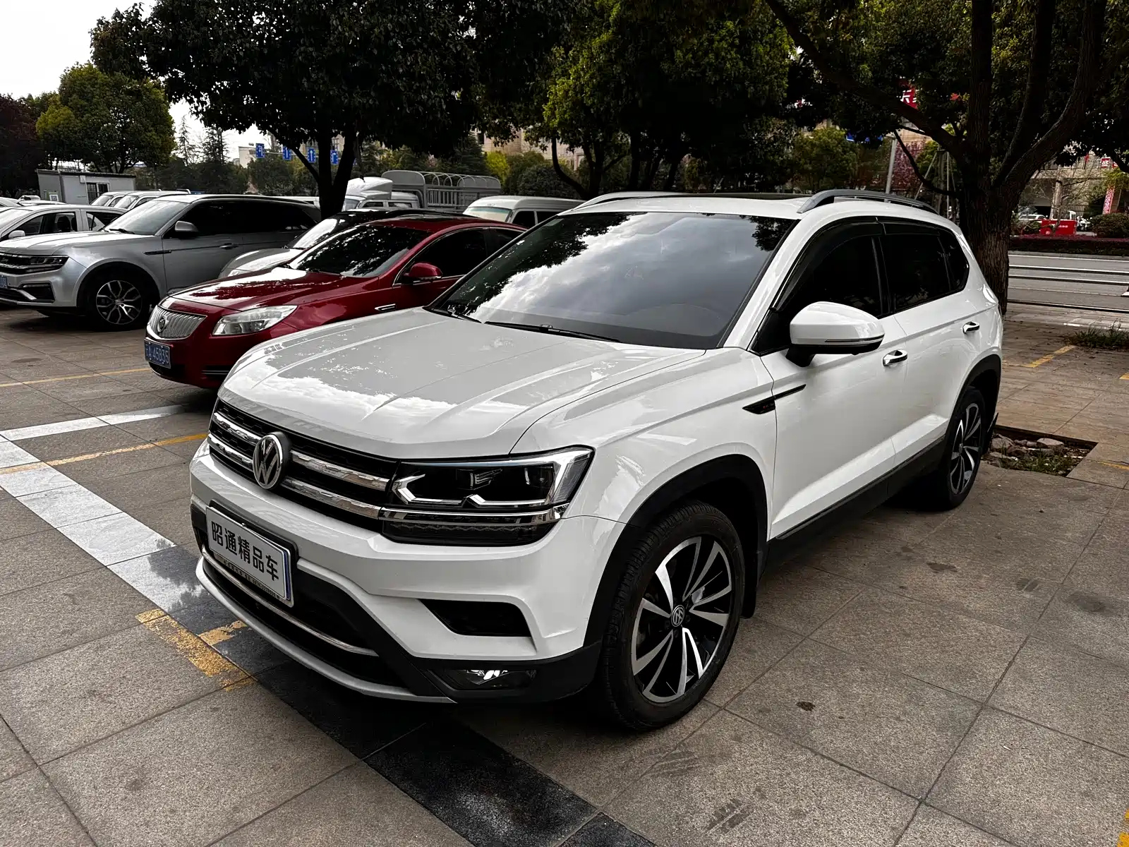 VOLKSWAGEN THARU 2020