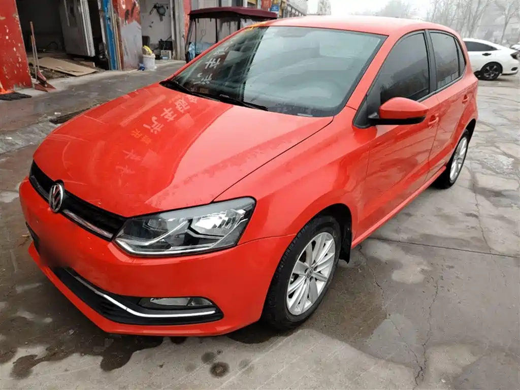 VOLKSWAGEN POLO 2014