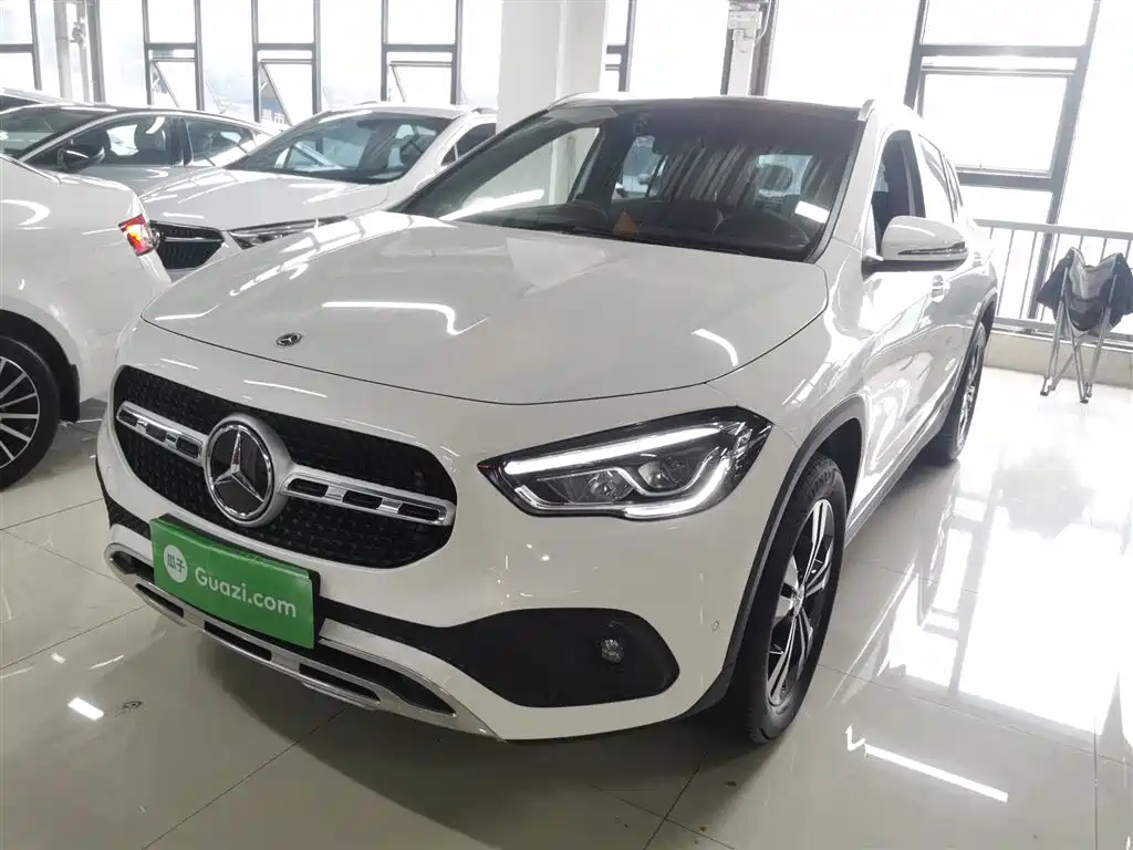 MERCEDES BENZ GLA 2020
