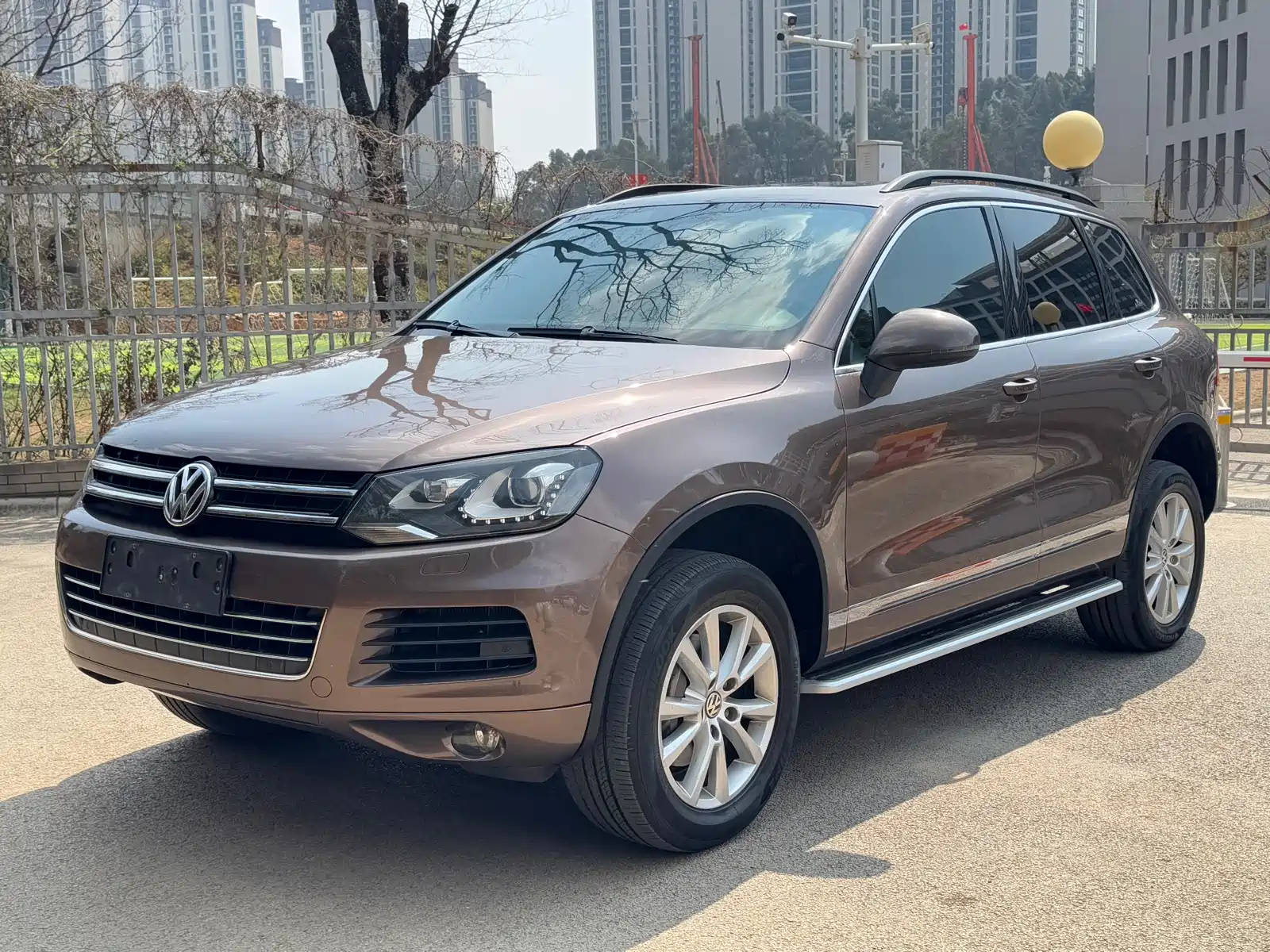 VOLKSWAGEN TOUAREG