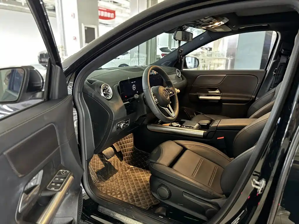 MERCEDES BENZ GLA 2022