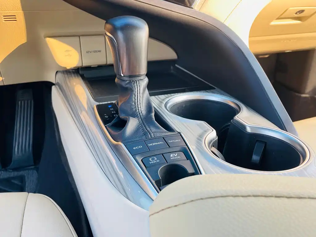 TOYOTA CAMRY 2020