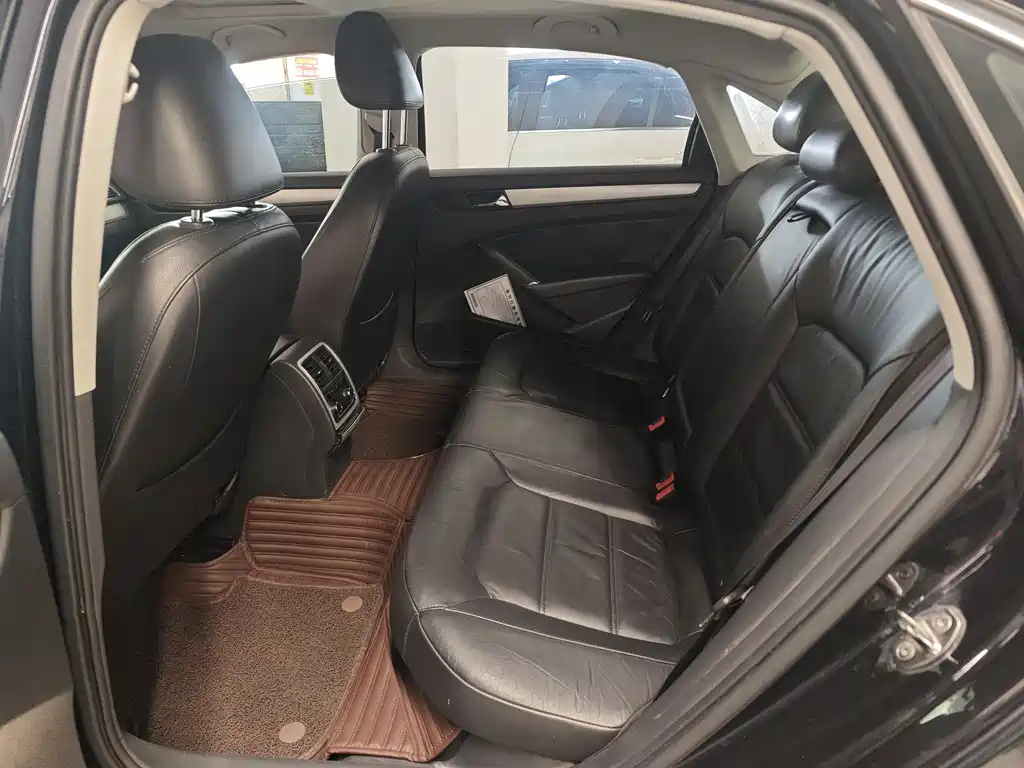 VOLKSWAGEN PASSAT 2014